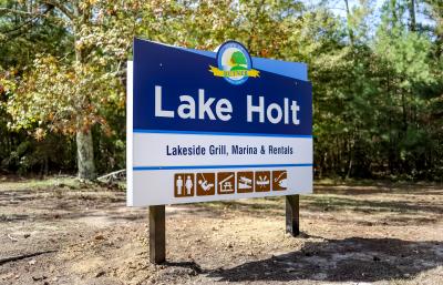 Lake Holt Sign 